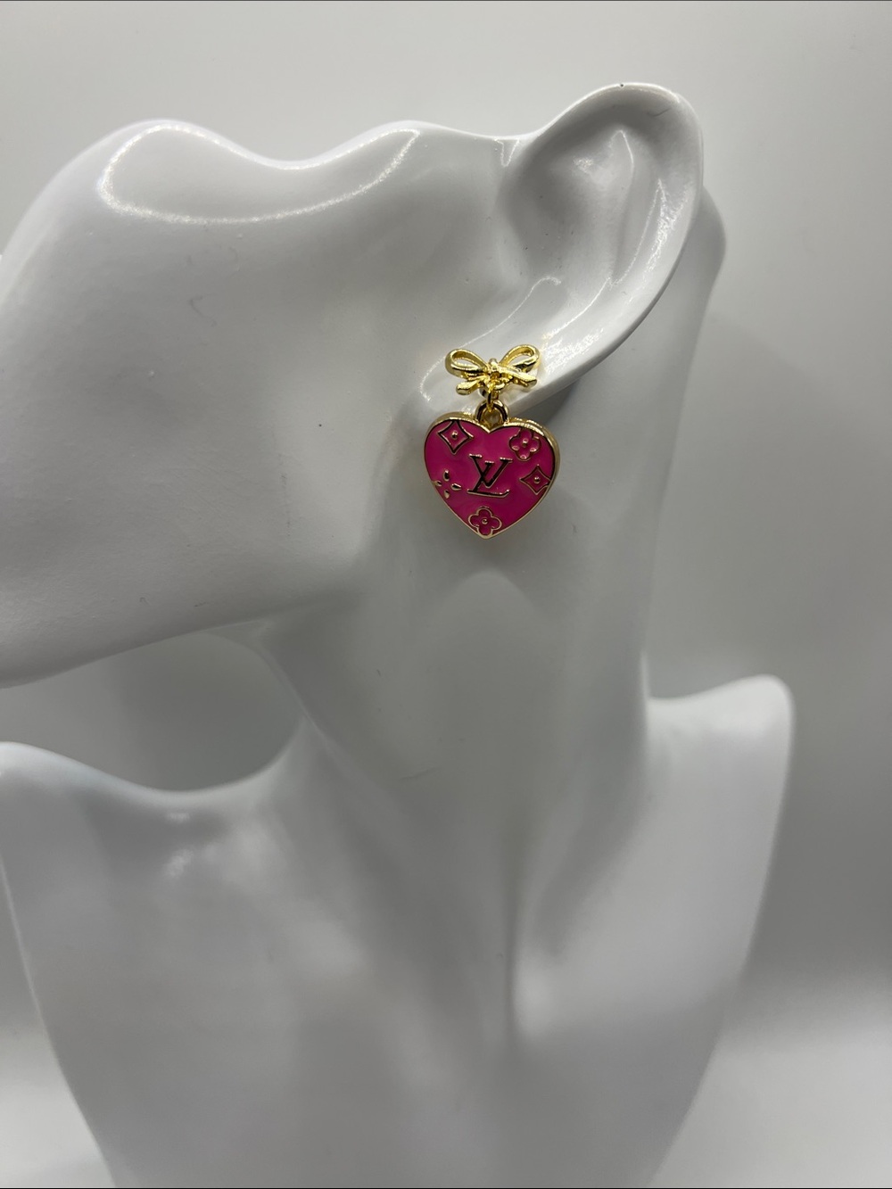 1418. Hot Pink Heart Drop Earrings with Gold Bow - Picture 5 of 5